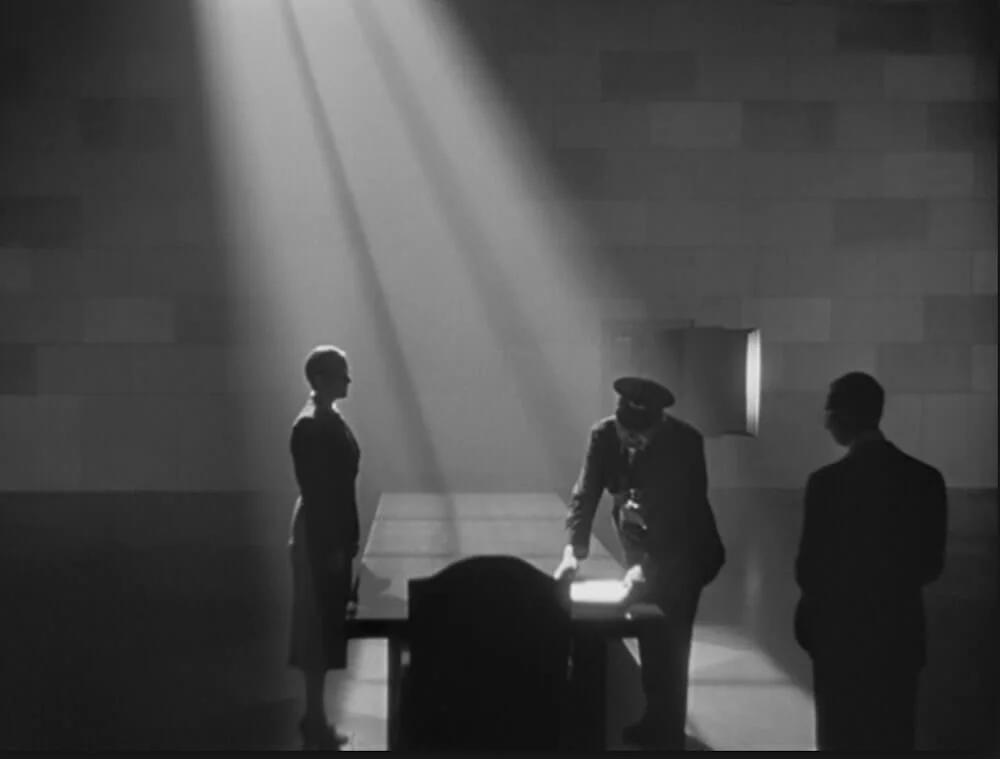 Best Cinematography Techniques and TIps - Light and shadow in Citizen Kane