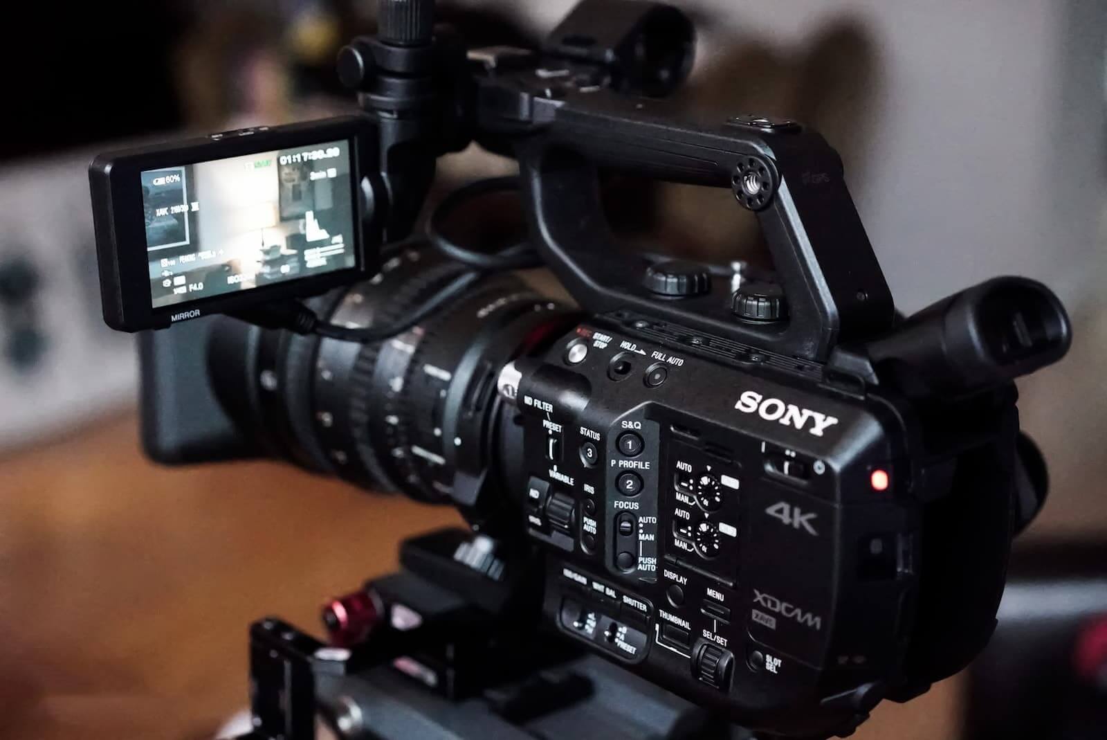 7 Best Video Cameras for Filmmakers [Digital Camera Buying Guide]