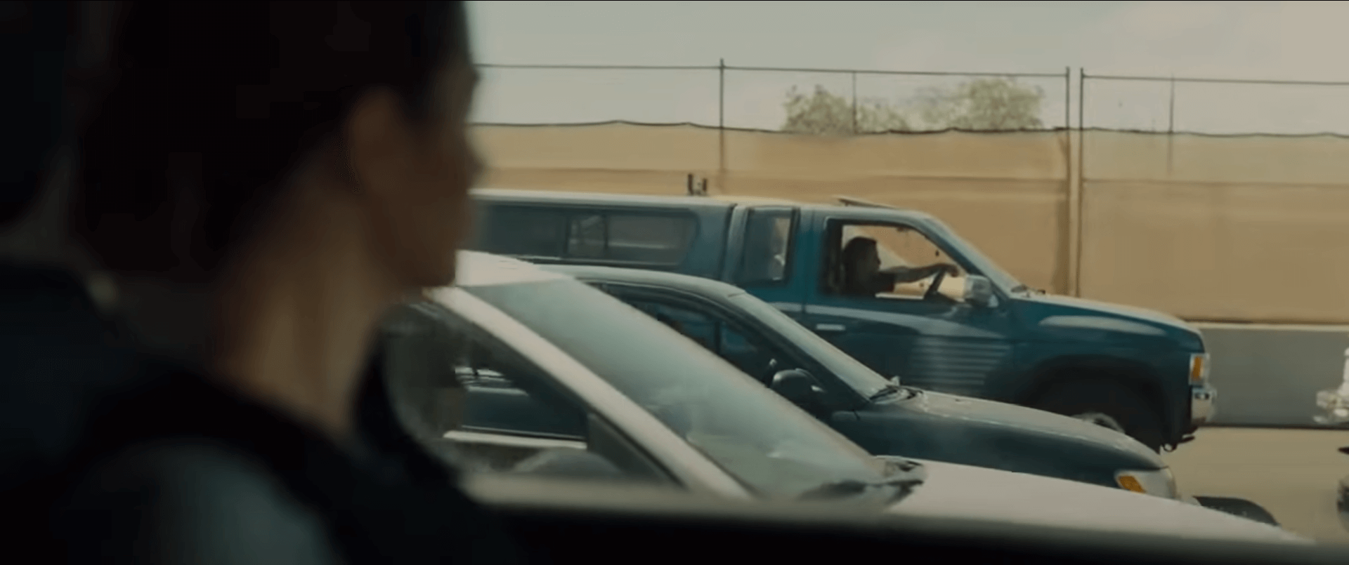Kate watches the traffic • Sicario bridge scene