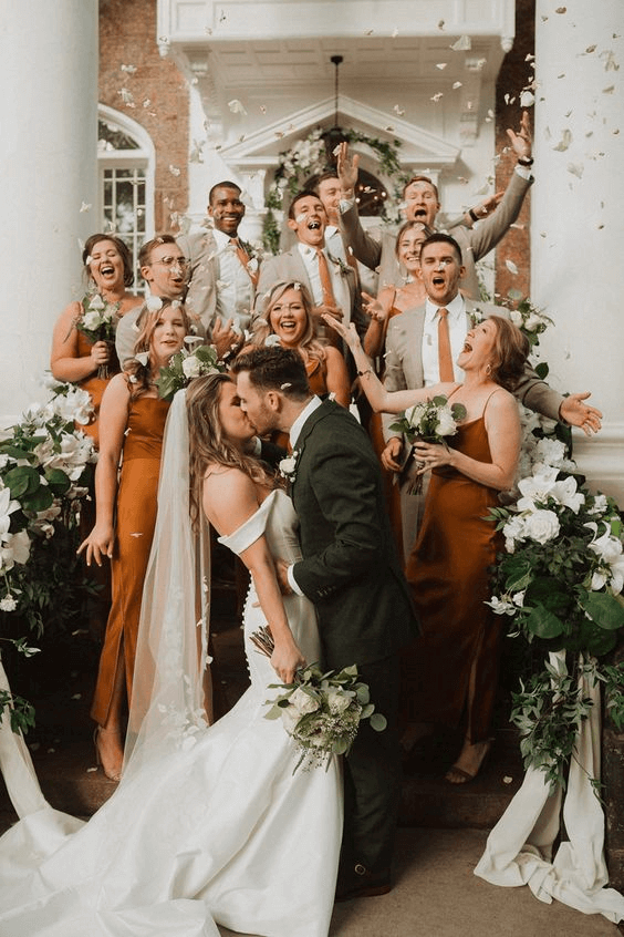 Wedding Photographer Shot List Group portraits in wedding photography