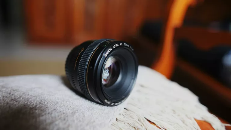 mm vs mm Lens StudioBinder Featured