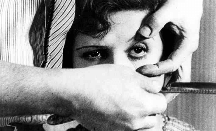 What is Avant Garde Cinema Un Chien Andalou ()
