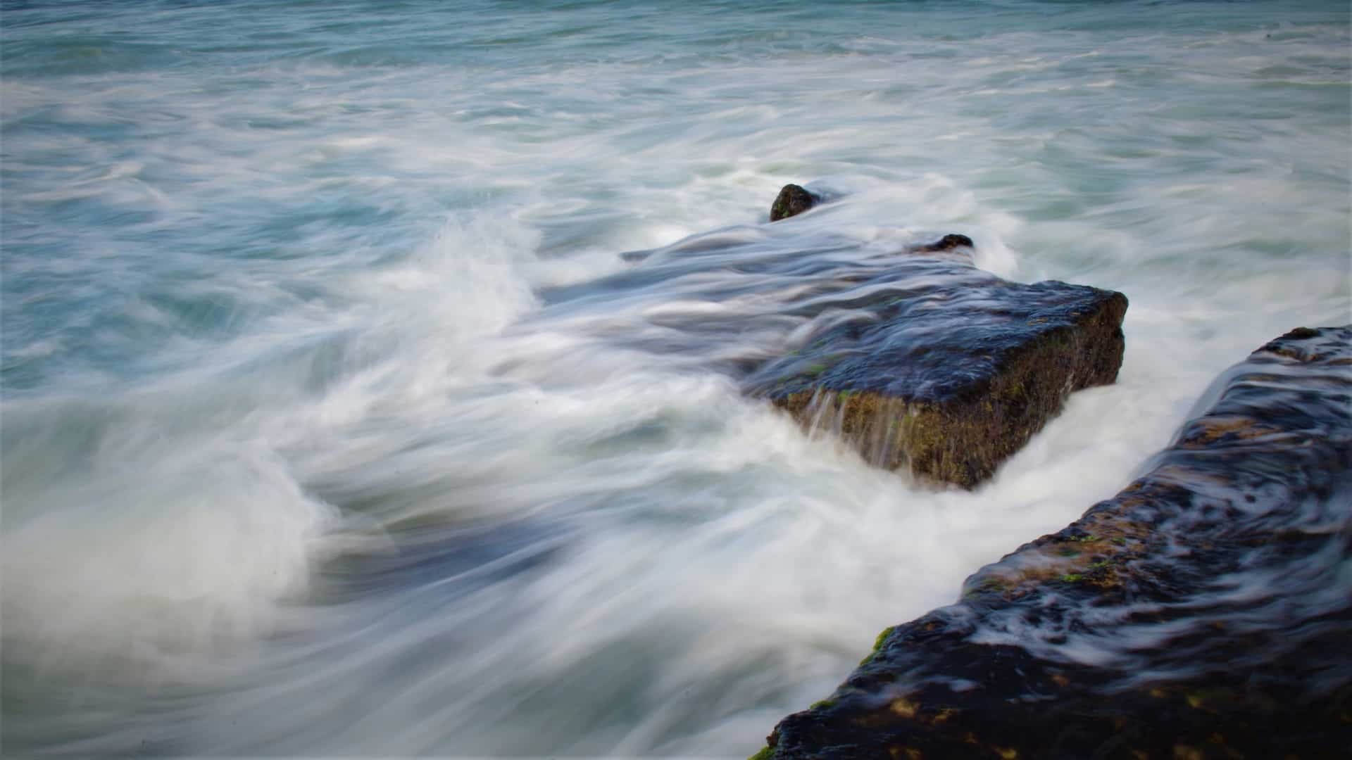 Motion blur on both ends of the horizon