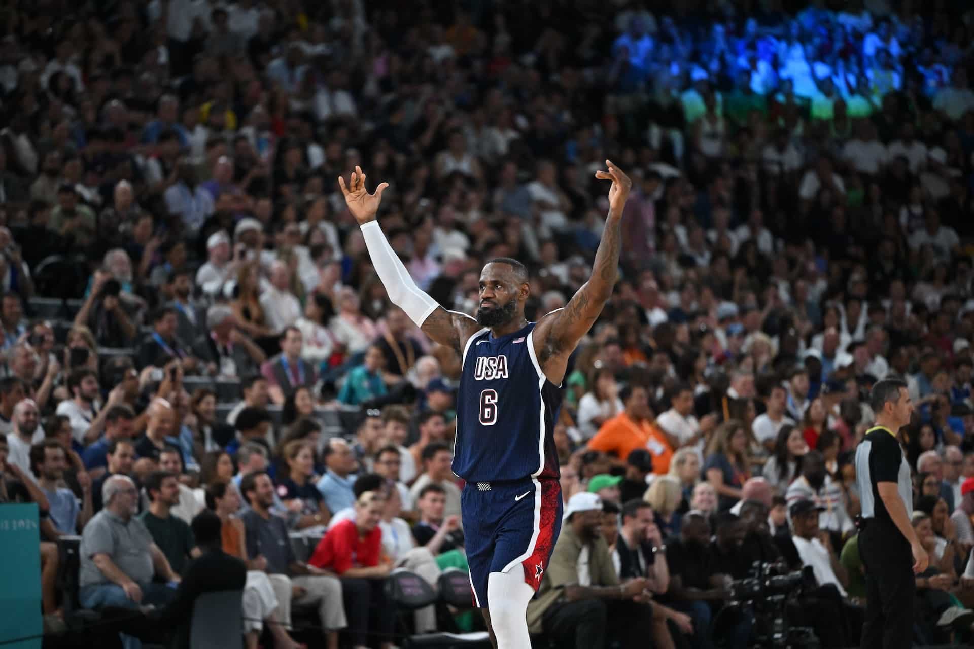 Best Lens for Sports Photography Pictures - LeBron James Rises Up for a Dunk - LeBron James Best Lens for Sports Photography Pictures - LeBron James Rises Up for a Dunk - LeBron James