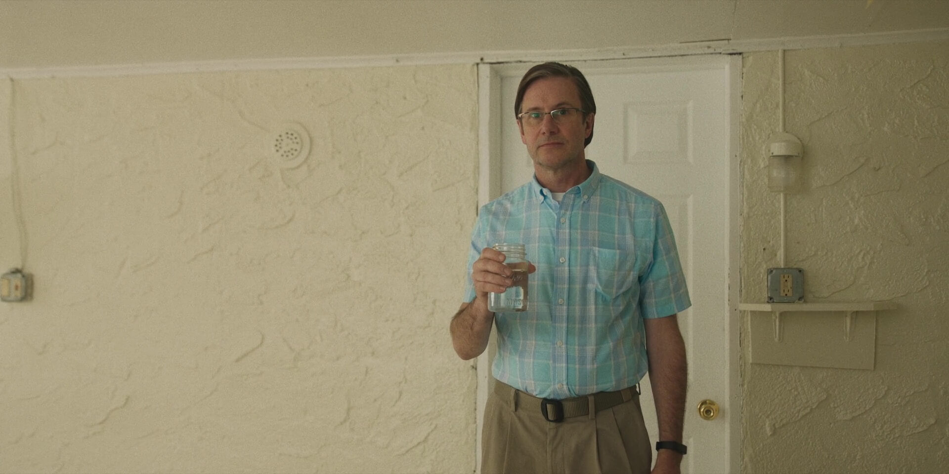 Cowboy Shot Example CS of a man holding a glass of water from Reality