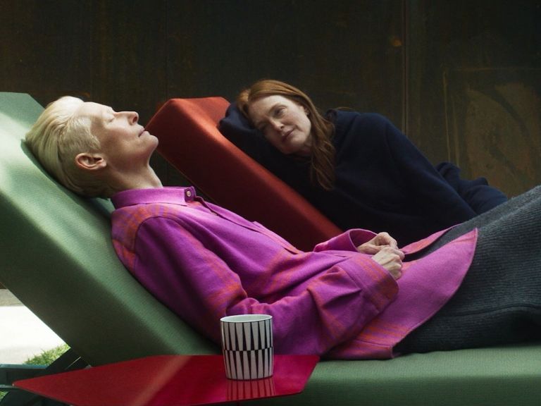 Aymmetrical Balance in Film Featured Aymmetrical Balance Shot of Tilda Swinton and Julianne Moore from The Room Next Door
