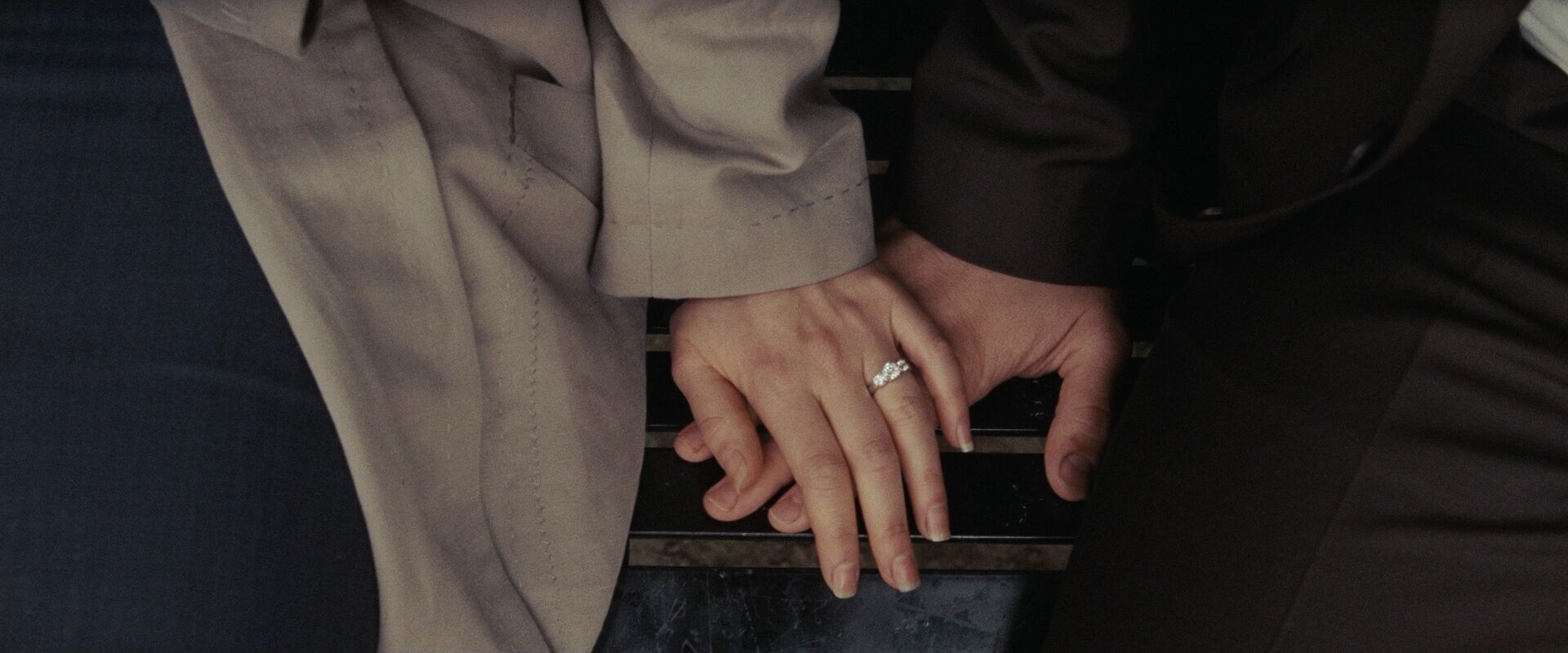 Focal Point in Film Example Focal Point Shot of people holding hands from Days of Summer