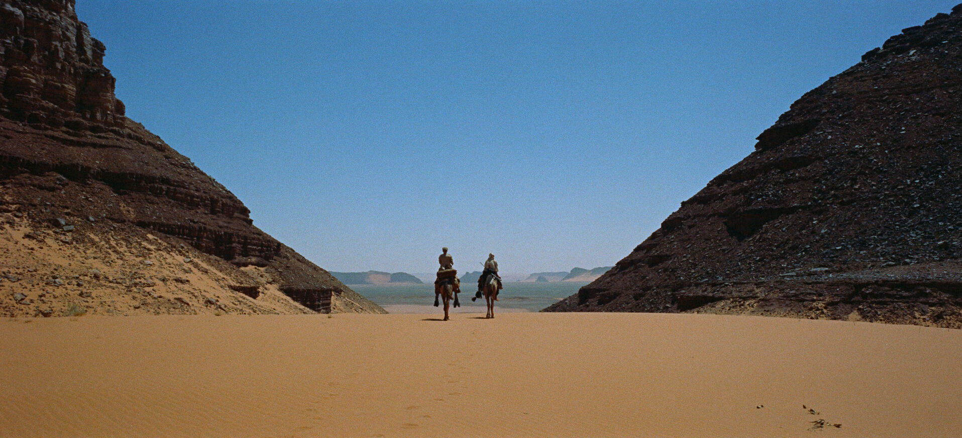 Leading Lines in Film Example Leading Lines Shot from Lawrence of Arabia