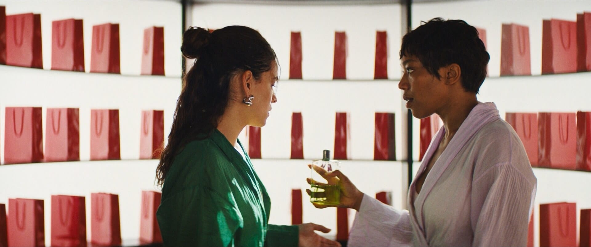 Blink Twice Ending Explained Sarah and Frida scene Blink Twice Ending Explained Sarah and Frida scene